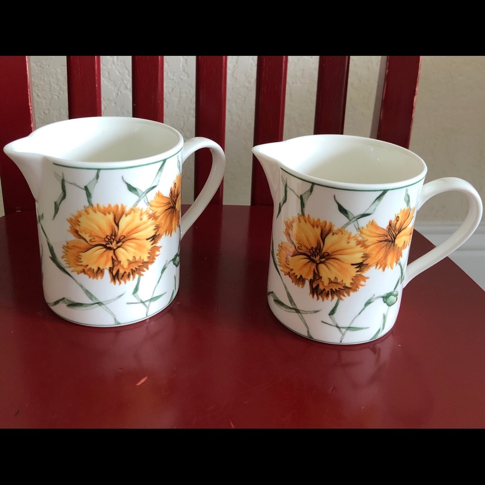 2  Retroneu Rhapsody porcelain creamers